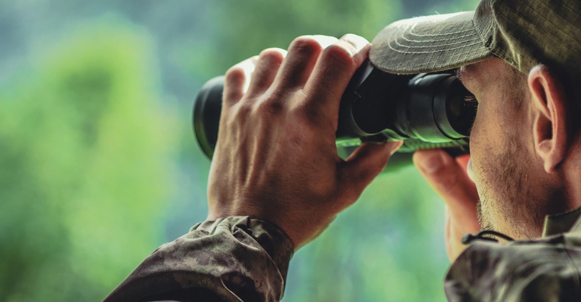 Hunting guide binoculars